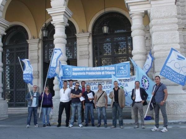 110930-Manifestazione Piazza Unita (5)